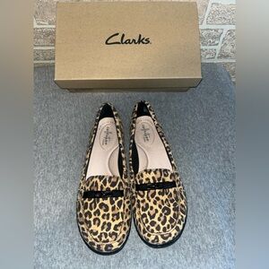 Clarks leopard print Ashland Ballot slip on shoe size 7.5M